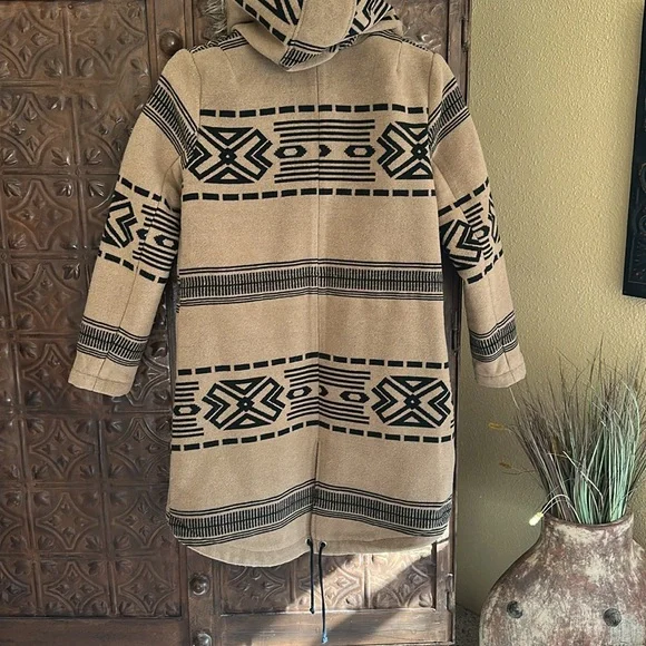 BB Dakota Chic Tan Coat with Faux Fur Hood - Picture 6 of 8